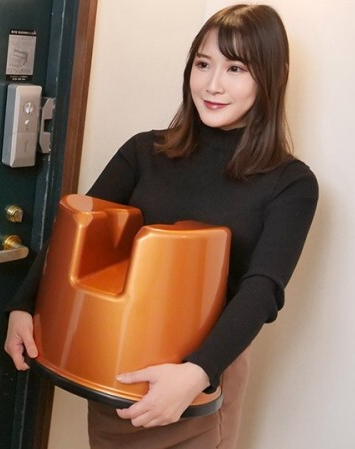 PACOPACOMAMA-011726_100 เตรียมเก้าอี้สุดเซ็กซี่มาด้วย